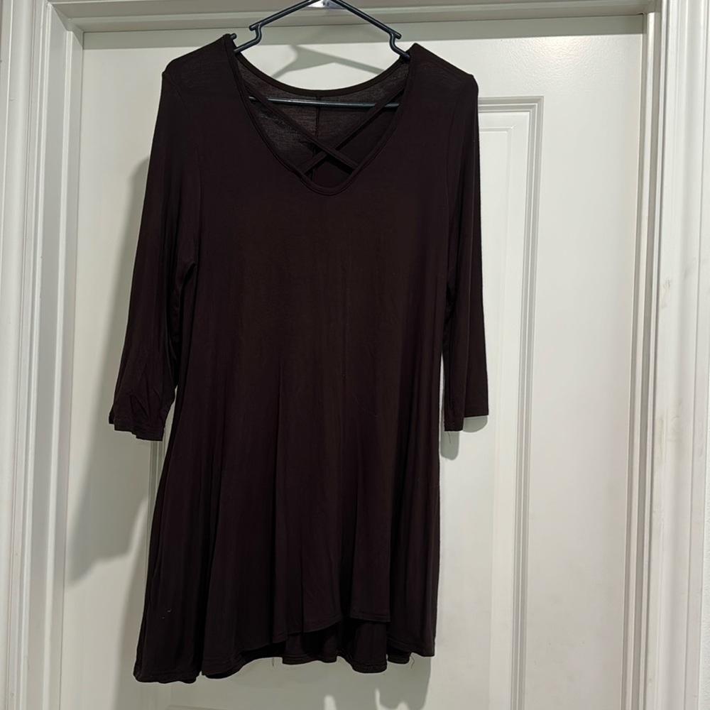 Women’s size medium brown top in great condition.